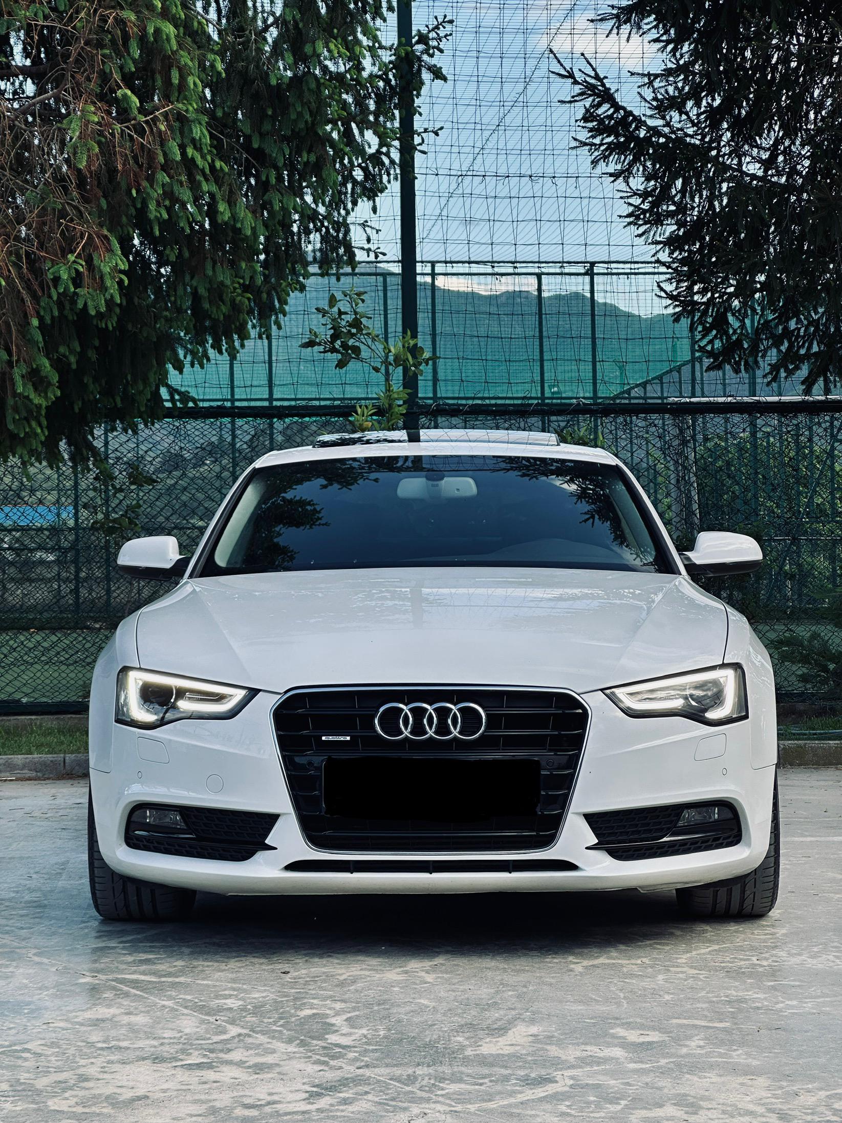 Audi A5 i zi, pamje anësore