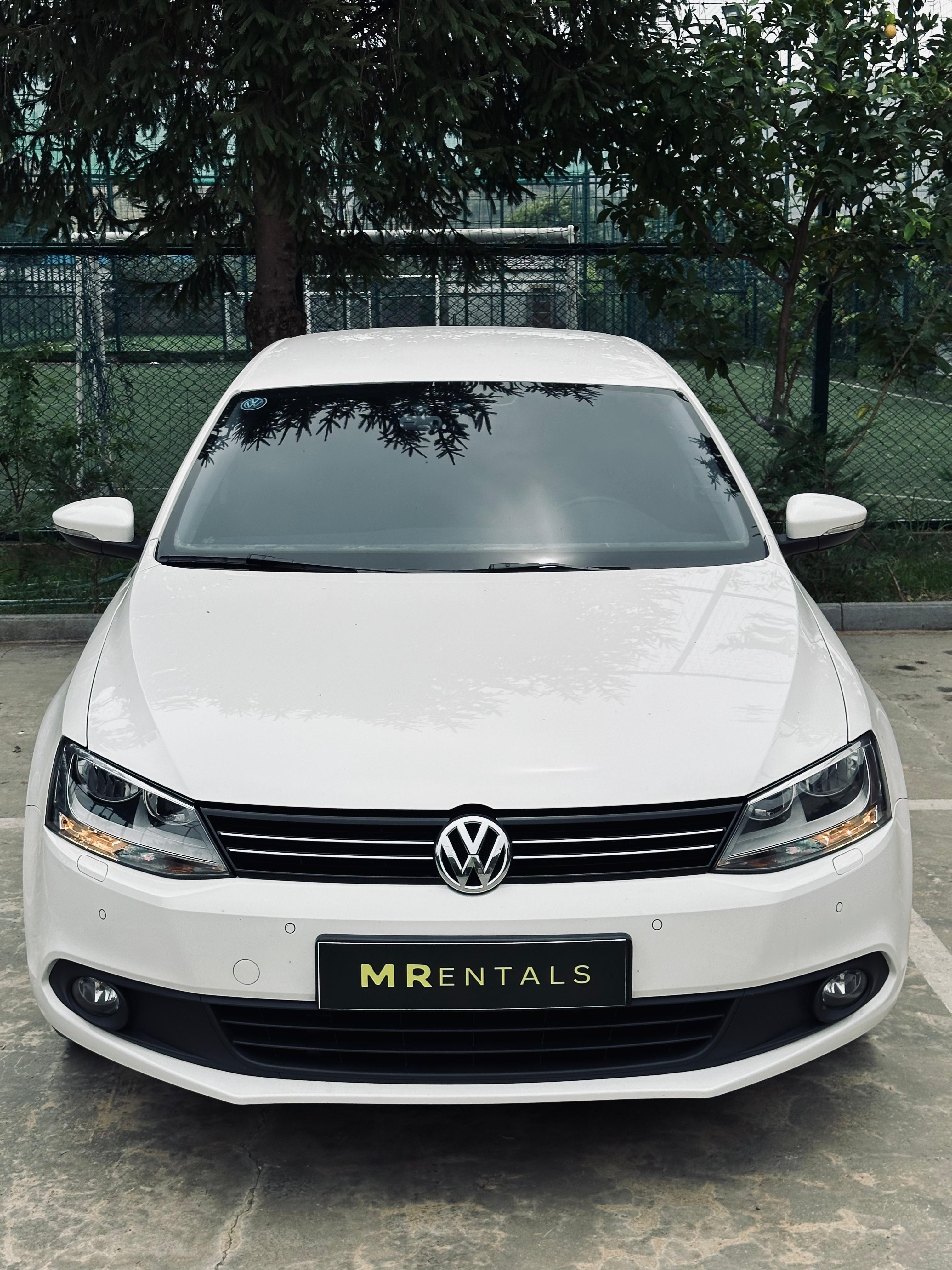 VW Passat Jetta argjendi, pamje anësore